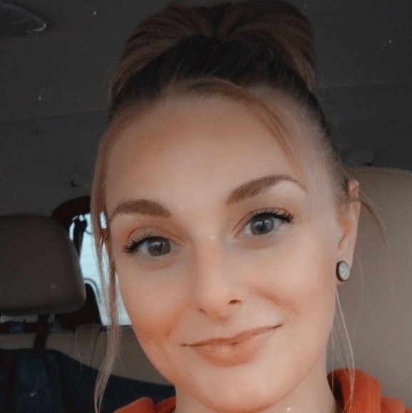 Meet your Posher, Leah - Picture 3 of 6